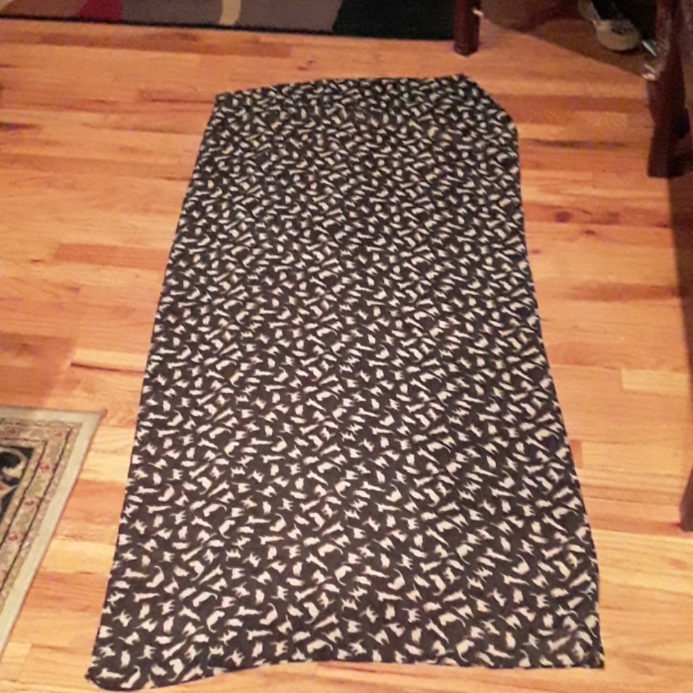 Rectangular black and white scarf